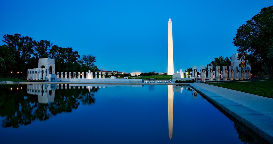 Washington monument at night